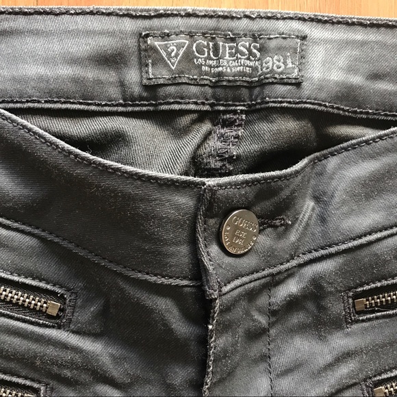 🆕 GUESS Shiny/Leather-Like Jeans - Picture 4 of 8